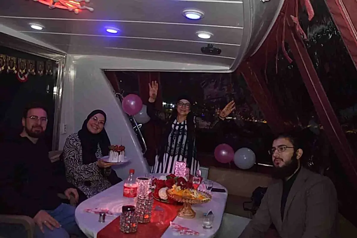 teknedeevlilikteklifi-yatta-aile-ile-dogum-gunu-kutlamasi3